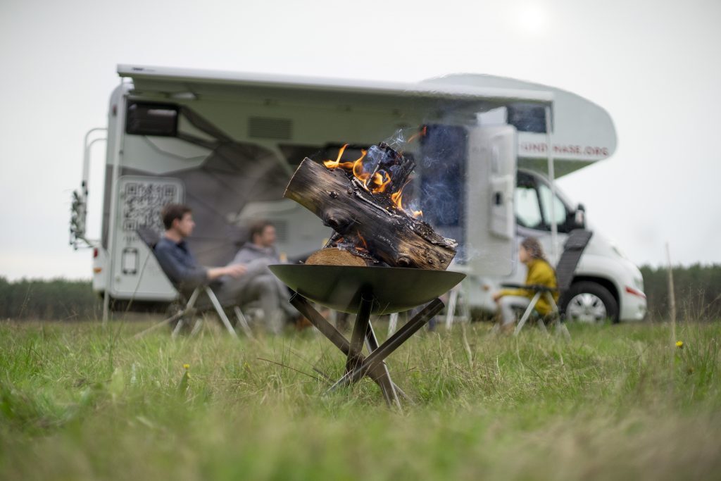 Entspannter Urlaub mit Freunden oder Familie auf einem Campingplatz in Berlin.